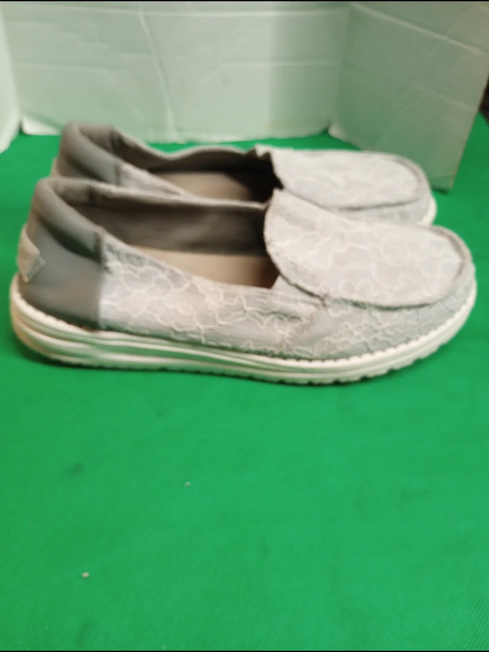 Hey Dude Lena Lace Slip-On Flats - Light Gray Women’s Sneakers Size 8 - Picture 3 of 8